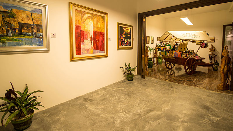 Shopping at The Rose Garden Hotel in Yangon.